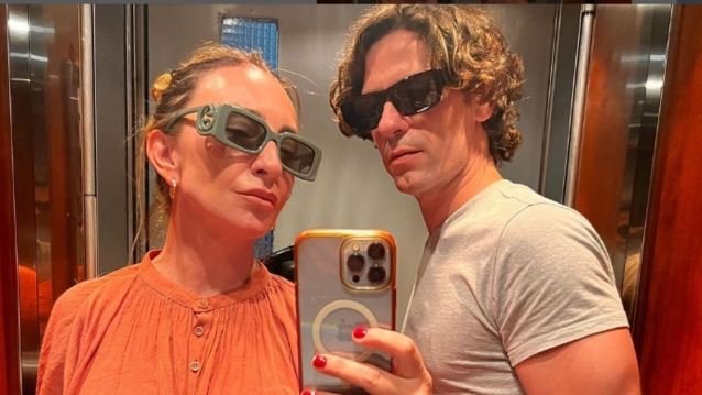 &quot;Στα 7 χρόνια ή χωρίζεις ή παντρεύεσαι&quot; | Οι αδημοσίευτες φωτογραφίες από τον boho γάμο της Ρούλας Ρέβη και του Aποστόλη Τότσικα