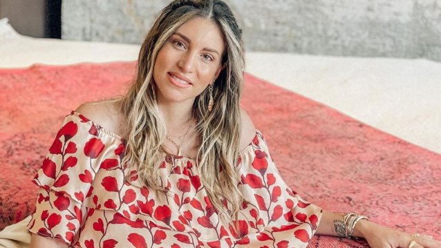 Αθηνά Οικονομάκου | Η εμφάνιση της που θες να αντιγράψεις για αυτή τη μεταβατική περίοδο