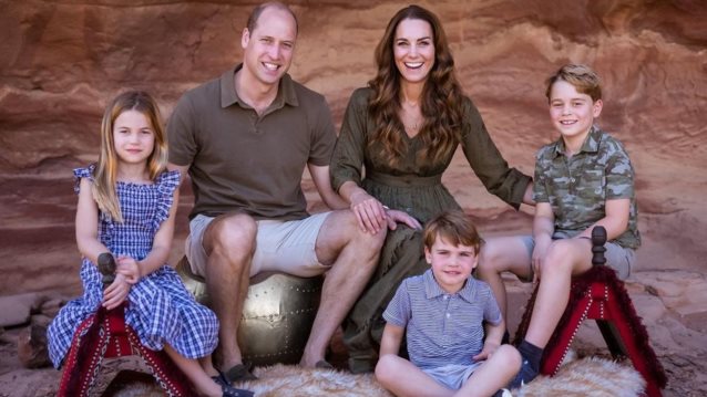 Kate Middleton – Πρίγκιπας William | Τα μηνύματα πίσω από τη χριστουγεννιάτικη φωτογραφία τους