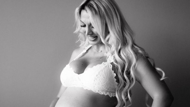 Οι αδημοσίευτες φωτογραφίες της Κωνσταντίνας Σπυροπούλου από τη δεύτερη εγκυμοσύνη