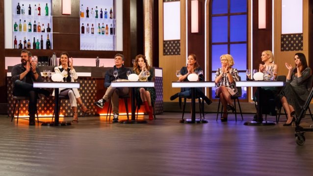 Ο Γιάννης Μπέζος κάνει πρεμιέρα με το "Ό,τι αγαπώ" | Οι πρώτοι καλεσμένοι