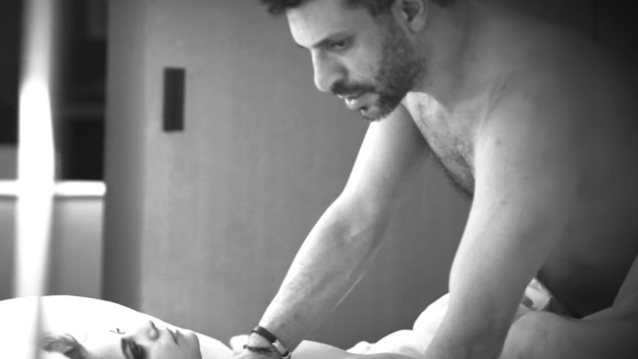 Γιώργος Χρανιώτης: Δείτε τις καυτές σκηνές στο νέο video clip των Decho