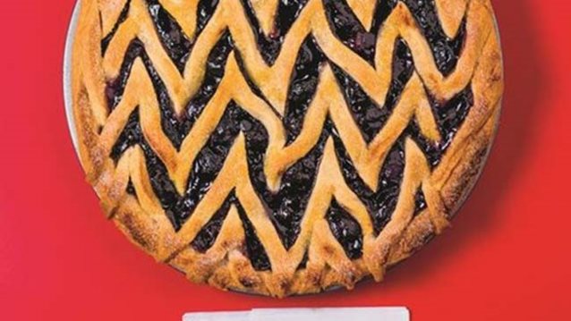 Αυτή είναι η συνταγή για τη φημισμένη κερασόπιτα του Twin Peaks: Η cult σειρά επιστρέφει κι εμείς απολαμβάνουμε μία &quot;Damn Fine Cherry Pie&quot;