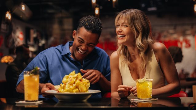 H Κλέλια Ανδριολάτου &amp; ο Εμμανουήλ Καραλής ενώνουν τις δυνάμεις τους στην πιο απρόσμενη συνεργασία!