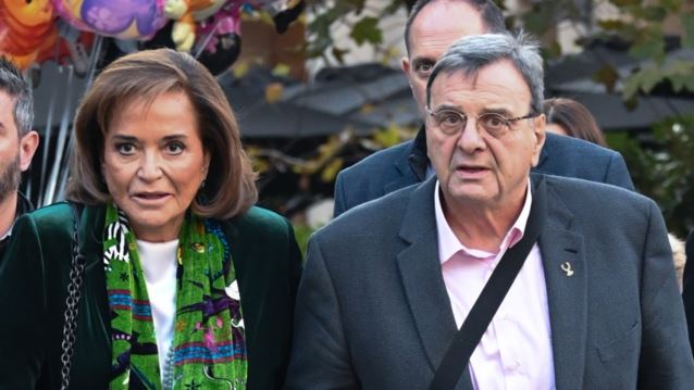 Η Ντόρα Μπακογιάννη σε καθημερινές στιγμές με τον Ισίδωρο Κούβελο