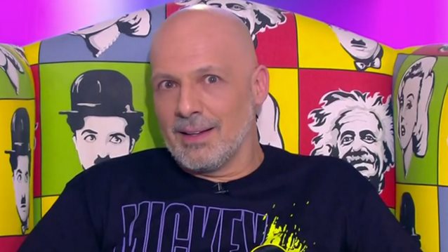 Η ξεκαρδιστική φάρσα του Στράτου Τζώρτζογλου στον Νίκο Μουτσινά