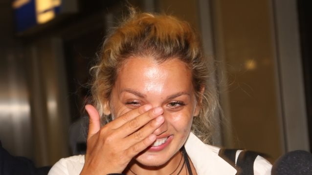 Κωνσταντίνα Σπυροπούλου: Επέστρεψε στην Ελλάδα! H συγκίνηση on camera &amp; η  συνάντηση με τους γονείς της στο αεροδρόμιο