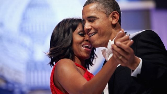 Ο Barack Obama εύχεται &quot;Χρόνια Πολλά&quot; στη Michelle με μία φωτογραφία από τις διακοπές τους στην Ελλάδα