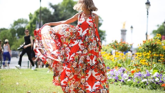 Maxi φόρεμα: Πώς να το φορέσεις στην ωραιότερη εποχή του!
