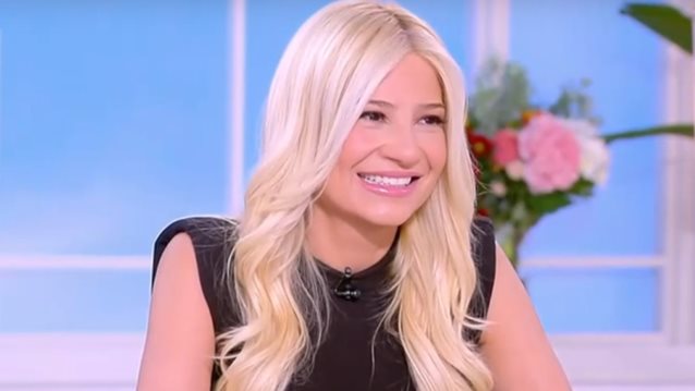 Η Φαίη Σκορδά στην πρώτη απάντηση στις φήμες που τη θέλουν εκτός ΣΚΑΪ