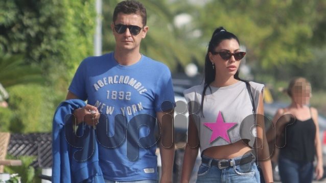 Αντώνης &amp; Ιωάννα Σρόιτερ: Χαλαρές στιγμές με τις κόρες τους | Όλες οι φωτογραφίες