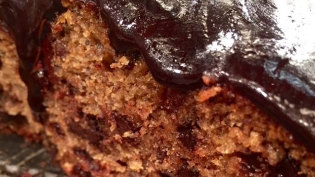 Συνταγή για Μπανανόπιτα με Κομμάτια Σοκολάτας και Σιρόπι από την Αργυρώ Μπαρμπαρίγου: Η ωραιότερη που έχεις δοκιμάσει!