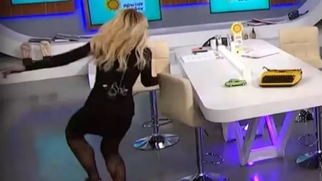 Παρολίγον ατύχημα για την Τζένη Μελιτά στο ξεκίνημα της εκπομπής: &quot;Ξέρω ότι αυτό θα παίξει 50 χιλιάδες φορές&quot;