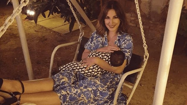 Κατερίνα Παπουτσάκη : Με καυτό σορτσάκι τρεις μήνες αφότου γέννησε!
