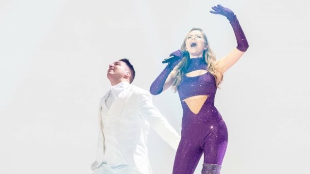 Ντυμένη με 250.000 κρύσταλλα Swarovski η Στεφανία στη σκηνή της Eurovision