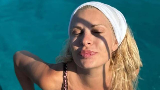 Απόδραση στην Ιθάκη για την Ελένη Μενεγάκη με το φουσκωτό του Μάκη Παντζόπουλου