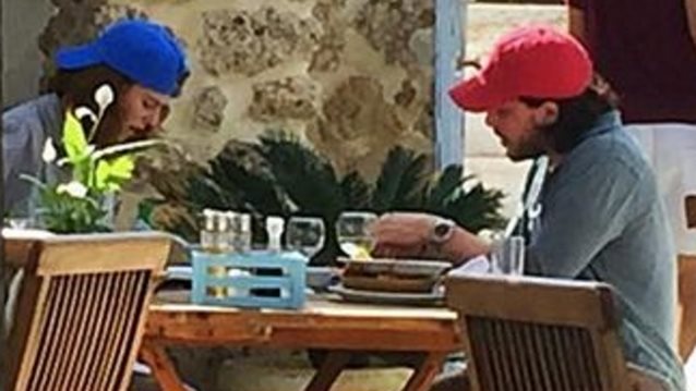 Kit Harington: O Jon Snow κάνει διακοπές στις Σπέτσες! Δείτε φωτογραφίες