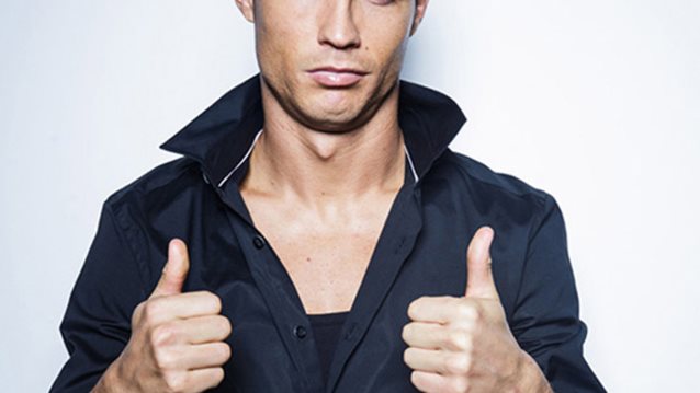 Christiano Ronaldo: Ποζάρει αγκαλιά με τα νεογέννητα δίδυμα του