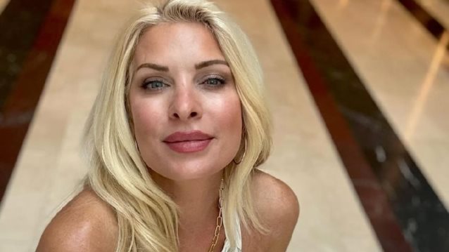 Το μήνυμα της Ελένης Μενεγάκη προς πάσα κατεύθυνση: "Φιλιά"