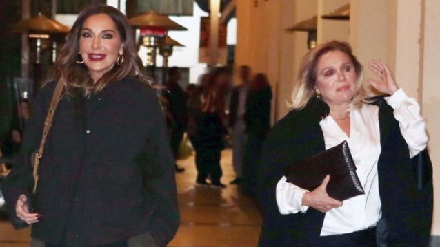 Δέσποινα Βανδή – Μαρία Καβογιάννη | Βραδινή έξοδος στο θέατρο για τις δύο καλές φίλες