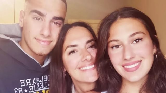 Νόνη Δούνια | Η συγκινητική έκπληξη που την περίμενε στο σπίτι της στον Πειραιά