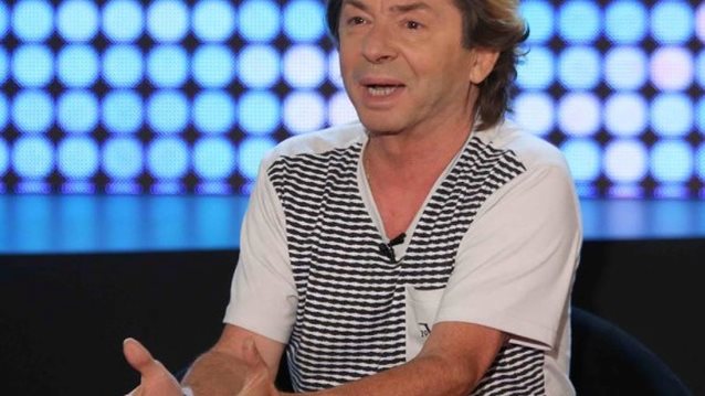 Νικος Χορταρεας: Αγνωριστος! Εθεαθη στη Συρο ως πατηρ Κυπριανος
