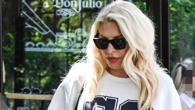 Η Ελένη Μενεγάκη και η Μαρίνα Παντζοπούλου σε καθημερινές στιγμές στην Κηφισιά