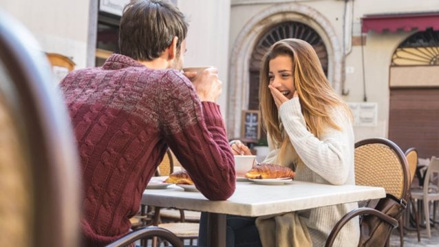 Όσα πρέπει να την ρωτήσεις στο πρώτο σας ραντεβού: Για να καταλάβεις τι να περιμένεις