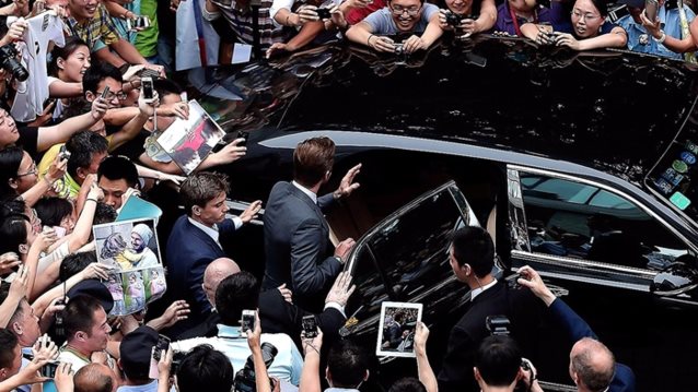 Τα μυστικά για να ελκύεις τον κόσμο γύρω σου: Οι κανόνες που θα σε κάνουν να κλέβεις τις εντυπώσεις όπου σταθείς και όπου βρεθείς