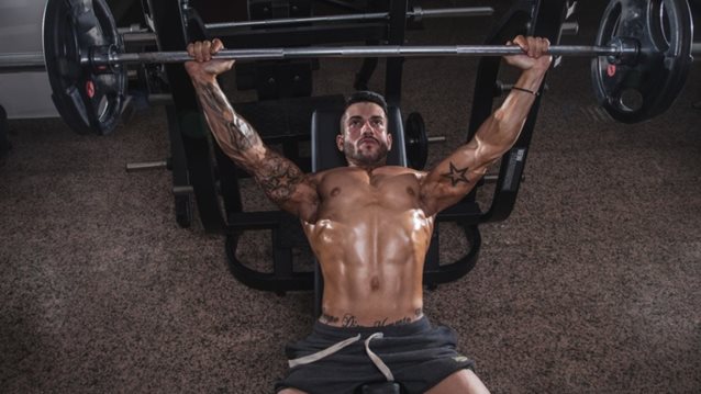 Γίντε Ντούκι: Με αυτές τις ασκήσεις θα εξαφανίσεις το πλαδαρό στήθος