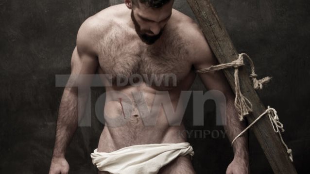 Νίκος Σόλης: Ο κούκλος που έπιασε τον Σταυρό στην Κωνσταντινούπολη και έγινε viral φωτογραφίζεται σχεδόν γυμνός και προκαλεί!