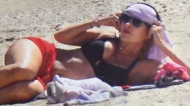 Ελένη Μενεγάκη
 
: Τι μάρκα είναι &amp; πόσο κοστίζει το αγαπημένο της σορτσάκι;