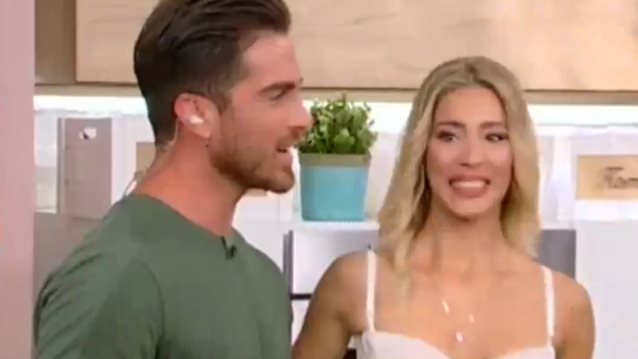 Αθηνά Χρυσαντίδου: Η απρόσμενη είσοδος στο πλατό του &quot;Splash&quot;! To τρυφερό φιλί στον Δώρο on camera