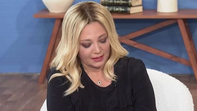 Δάκρυσε η Νάνσυ Ζαμπέτογλου στον αέρα του "Στούντιο 4": "Βγαίνουν μαθήματα ζωής μέσα από αυτές τις ιστορίες"