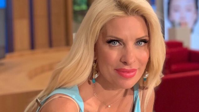 Ελένη Μενεγάκη: Εν πλω για Άνδρο στην αγκαλιά του Θοδωρή! Δείτε τη φωτογραφία