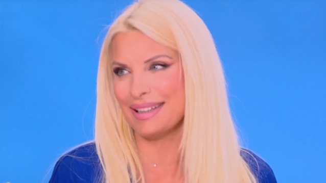 Ελένη Μενεγάκη: &quot;Μου πήρε μία διετία να ανοίξω τα δώρα γάμου, όταν γεννήθηκε ο Άγγελος έπρεπε να απελευθερώσουμε το δωμάτιο&quot;