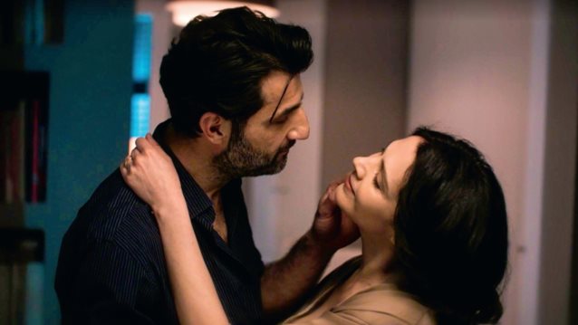 Aide-mémoire | Ο λόγος που πρέπει να τελειώσεις τη σειρά της χρονιάς &amp; η σημασία του τηλεοπτικού αμπαλάζ