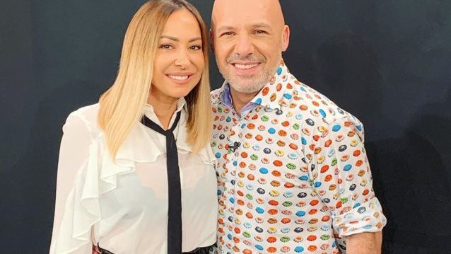 Μελίνα Ασλανίδου

: Η γνωριμία που δεν θυμόταν ο Μουτσινάς, οι μεγάλες αλλαγές στη ζωή της &amp; το «άνοιγμα» στην τηλεόραση