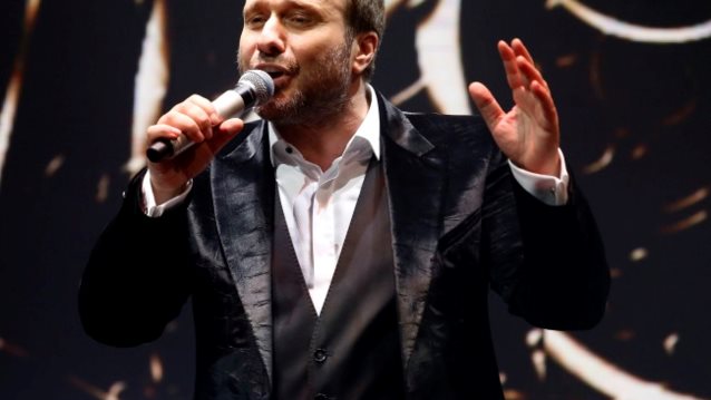 Γιάννης Πλούταρχος: Πρεμιέρα με τα παιδιά του στο πλευρό του: Δείτε φωτογραφίες!