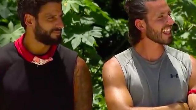 Survivor | Μυλος οι δυο ομαδες με την ατακα του Παπαχαραλαμπους: "Εμας εδω οι γυναικες ειναι πολυ χρησιμες σε αντιθεση με την αντιπερα οχθη"