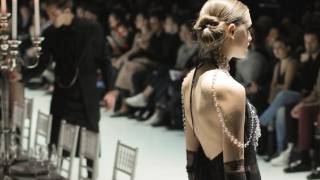 The Couture Affair by Dimitris Petrou: Βρεθήκαμε στα παρασκήνια της προετοιμασίας: Όλες οι λεπτομέρειες των hair looks