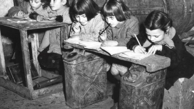 Μαθήματα Ποίησης: Μέρος 7ο: «Πώς το πρωϊνό κουδούνι στις 9 θα σε γλιτώσει από δυστοπικά reality»