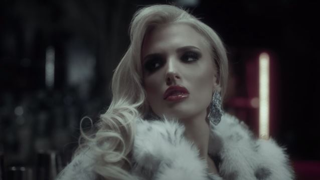 Η Κατερίνα Λιόλιου &quot;Το ‘Βαλε&quot; με το music video της νέας επιτυχία της