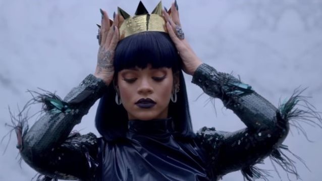 Αθηναΐς Νέγκα - The Blog: Η Ριάννα, Η Τζένιφερ Και Οι Πρώην
: «Όσα με δίδαξε το κουτορνίθι»