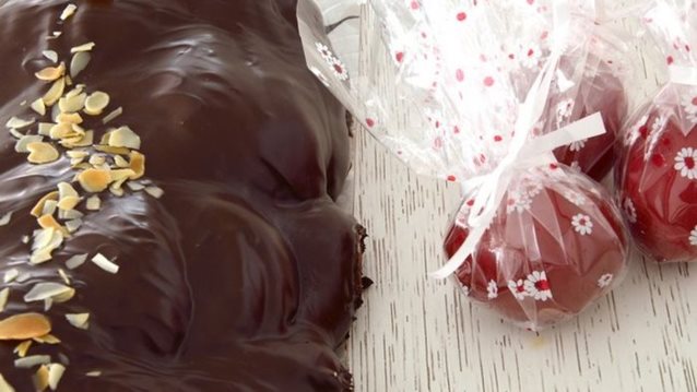 Πόσες θερμίδες έχουν τα γλυκά του Πάσχα: Τελικά τι μπορείς να φας χωρίς τύψεις;