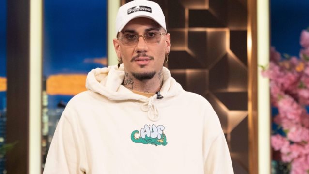 Mente Fuerte: &quot;Άλλο αμόρφωτος και άλλο αγράμματος, εγώ είμαι αγράμματος - Ζηλεύω και το τραπέζι δίπλα στη Μαρία Σολωμού&quot;