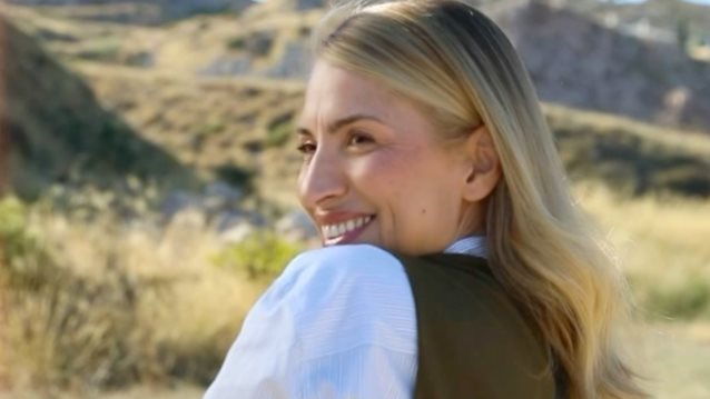 Μαρία Ηλιάκη | Το διαχρονικό light jacket της είναι η ιδανική athleisure πινελιά στο προσωπικό σου στιλ