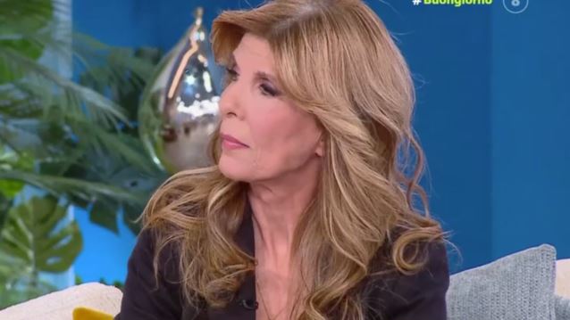 Κατερίνα Στανίση: "Έχω να βγω από τότε που έφυγε ο Παντελής. Μ' αρέσει το σπίτι"