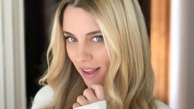 Δούκισσα Νομικού: Ποζάρει με πιο φουσκωμένη κοιλίτσα από ποτέ στον 8ο μήνα της εγκυμοσύνης της!