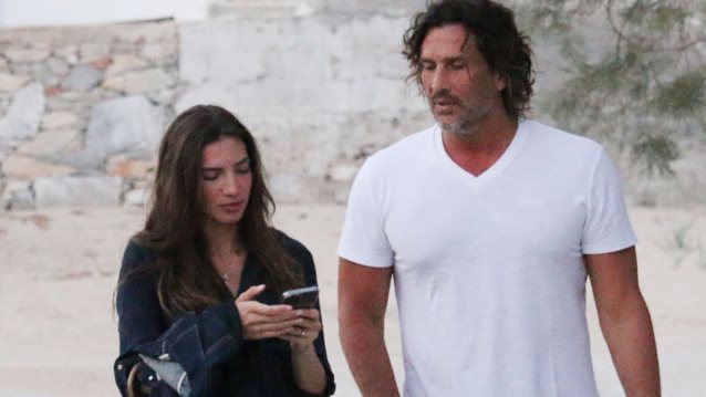 Ο Κώστας Κοκκινάκης μαζί με τη σύντροφό του στα Κουφονήσια